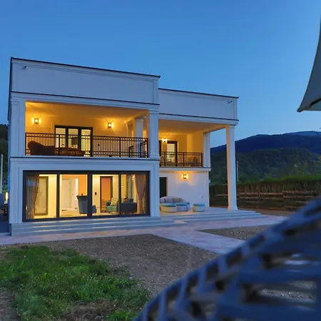 Casa Dellˇ *